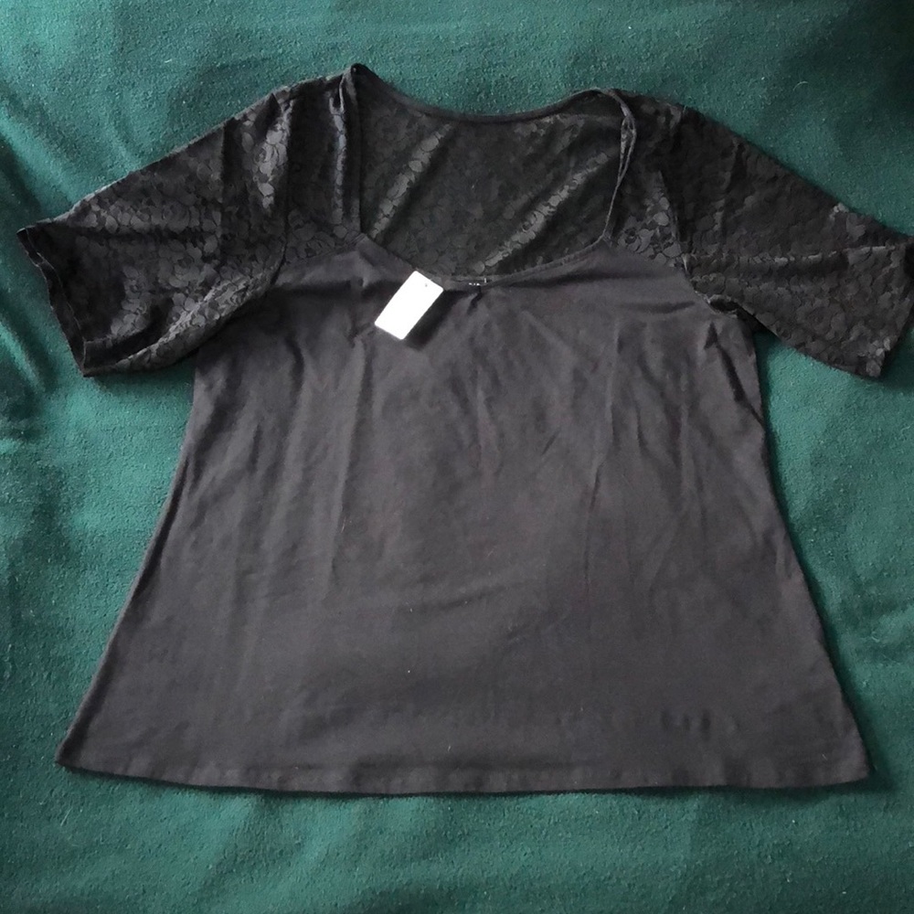 Torrid Black Lace Sleeve Foxy Top Size 4 4X 26 NWT